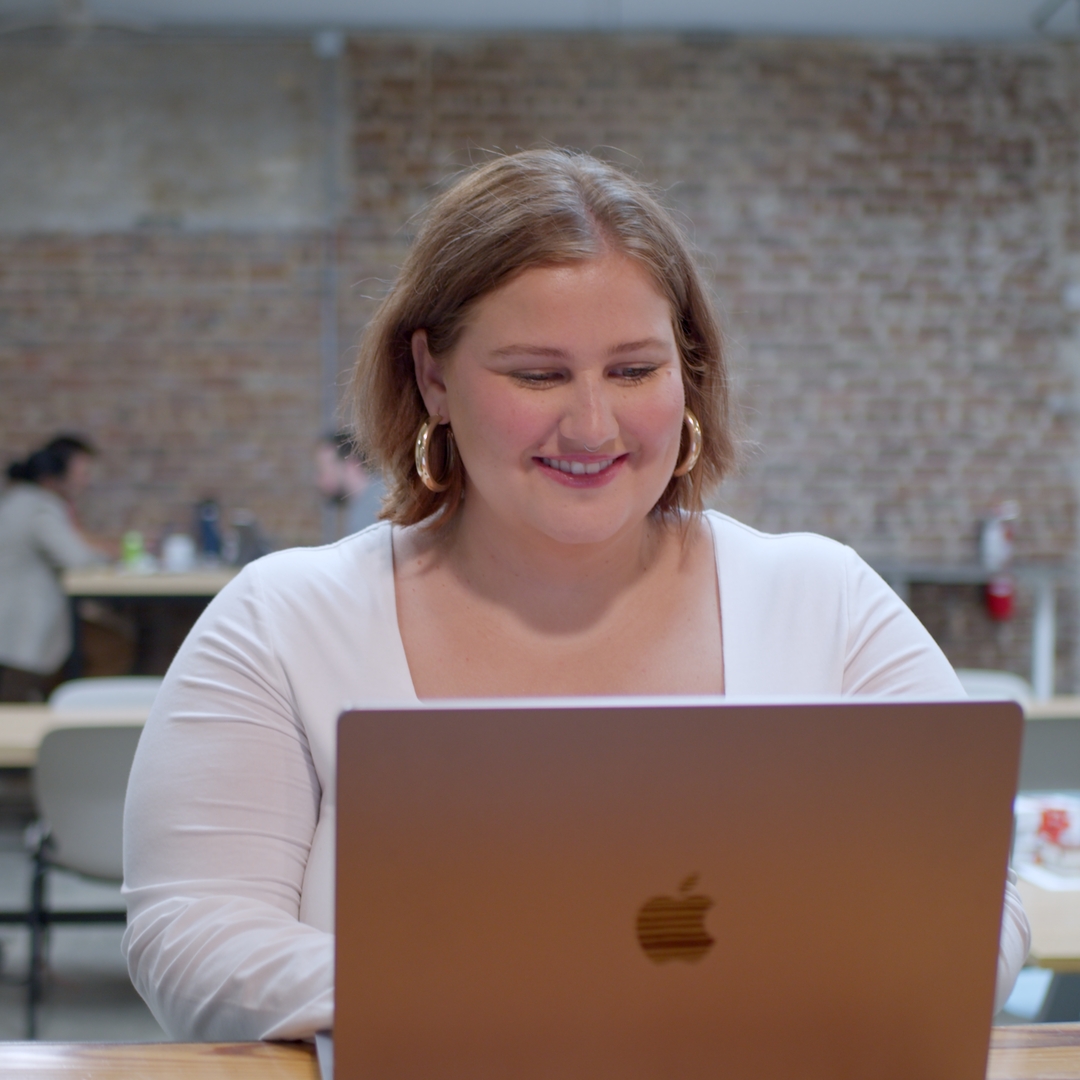 Content Fresh employee managing client's online reputation